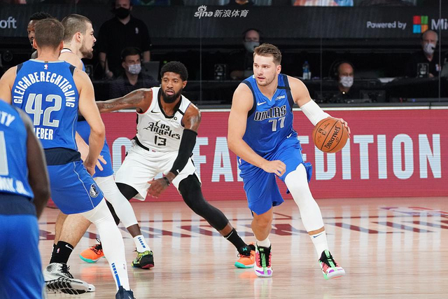 纵观整个赛 纵观整个赛