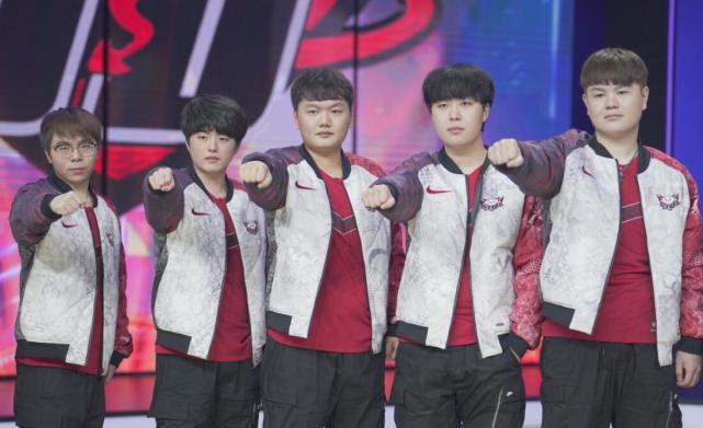 场上屡创佳 场上屡创佳